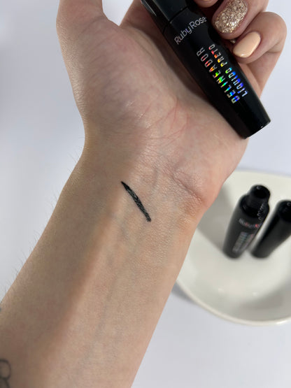 Delineador Líquido Negro – Ruby Rose