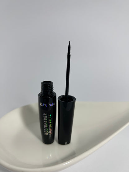 Delineador Líquido Negro – Ruby Rose