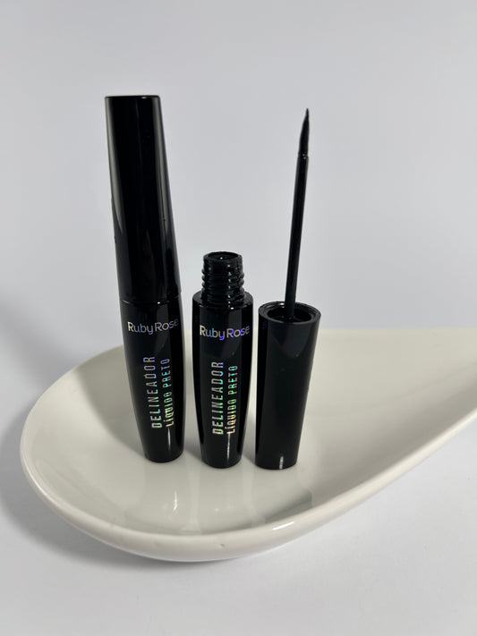 Delineador Líquido Negro – Ruby Rose