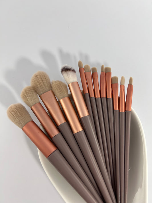 Set Completo de 13 Brochas – Rostro y Ojos